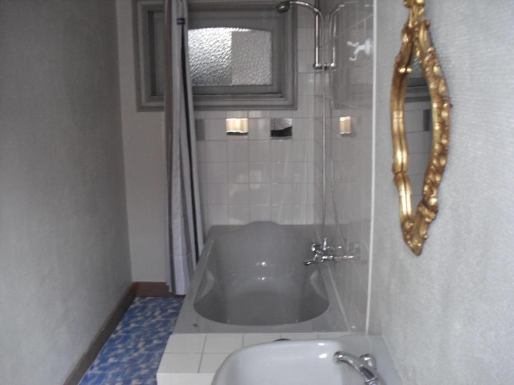 Guesthouse Oude Houtmarkt Ieper Bilik gambar